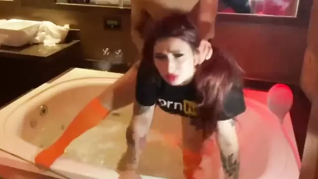 Sex in the bathtub with a Latina